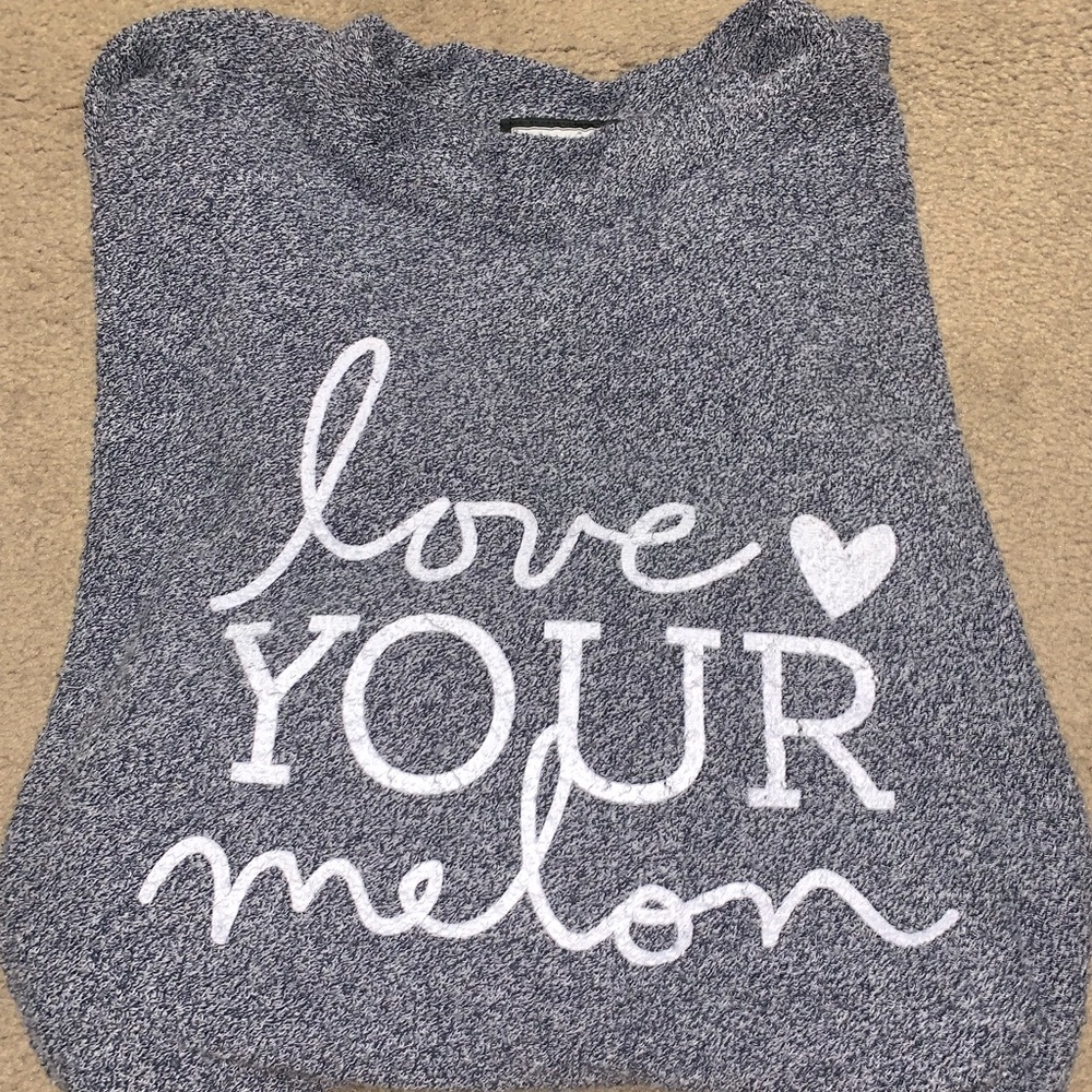 Love your melon sweatshirt. Super cute!!